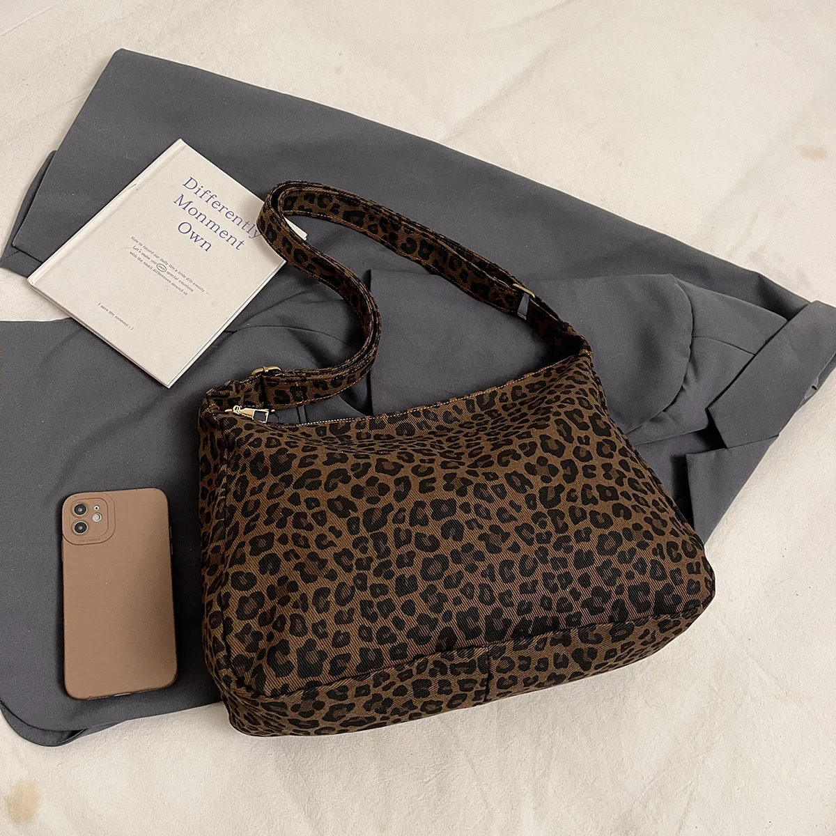 Trendy Casual Soft Textile Women's Shoulder Bag Large Capacity Leopard Print Female Retro Crossbody Bag For Commute Outings - Image 3