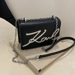 Candy Colored Fashionable Ladies Chain Crossbody Bag Versatile Commuter Shoulder Bag PU Leather Medium Hardness Zipper Opening